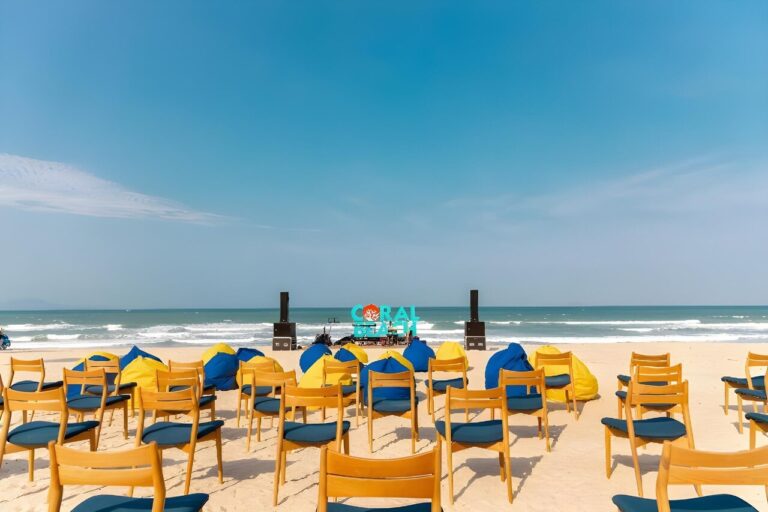 디 엠피리언 깜란 해변